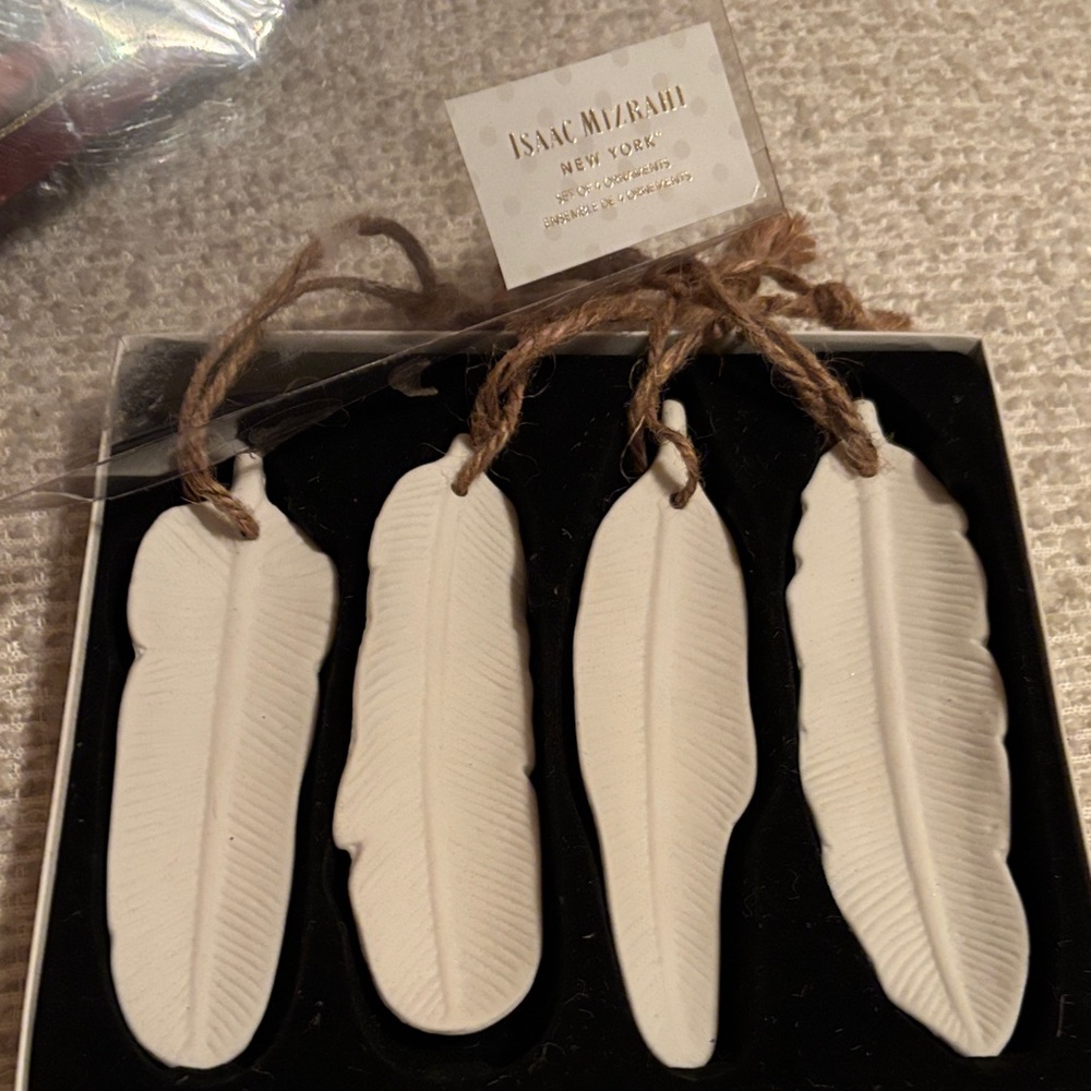Isaac Mizrahi ceramic feather decor set of four